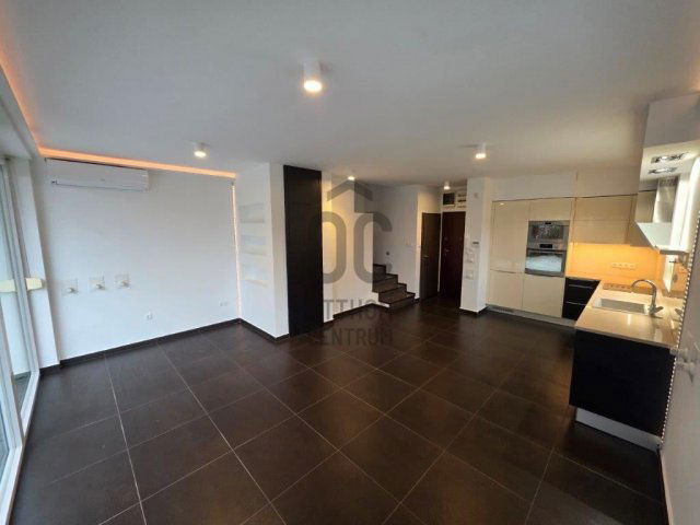 Kiadó sorház, albérlet, Budapesten, III. kerületben, 4 szobás