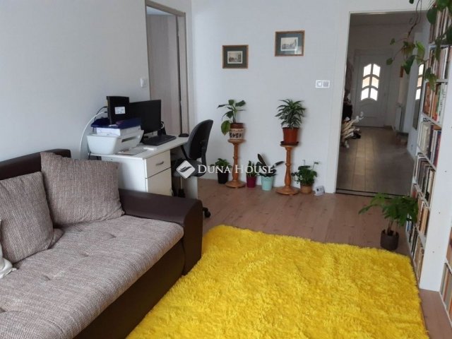 Eladó családi ház, Tatán 75 M Ft, 5 szobás