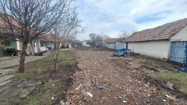 Eladó családi ház, Jászberényben 25 M Ft, 2 szobás