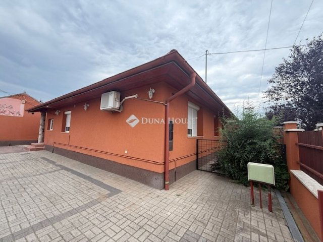 Eladó családi ház, Vecsésen 89.9 M Ft, 3 szobás