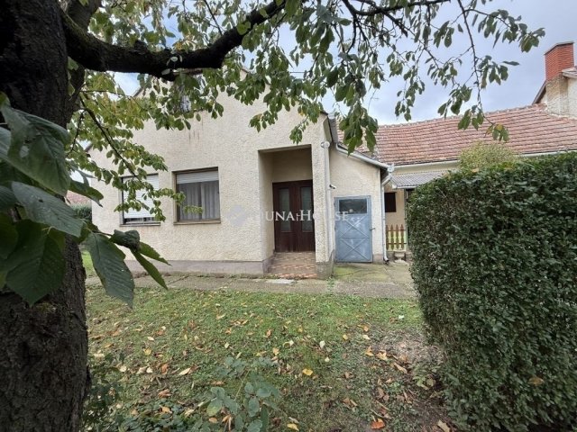 Eladó családi ház, Rumon 44.9 M Ft, 4 szobás