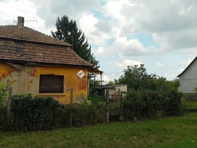 Eladó családi ház, Ácson 15.5 M Ft, 1 szobás