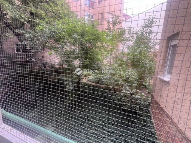 Eladó téglalakás, Pécsett 122 M Ft, 4 szobás