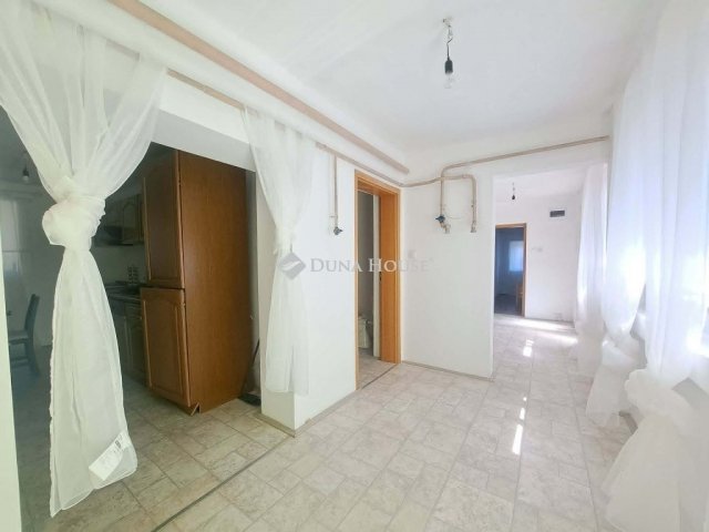 Eladó családi ház, Cserkeszőlőn 29.99 M Ft, 3 szobás