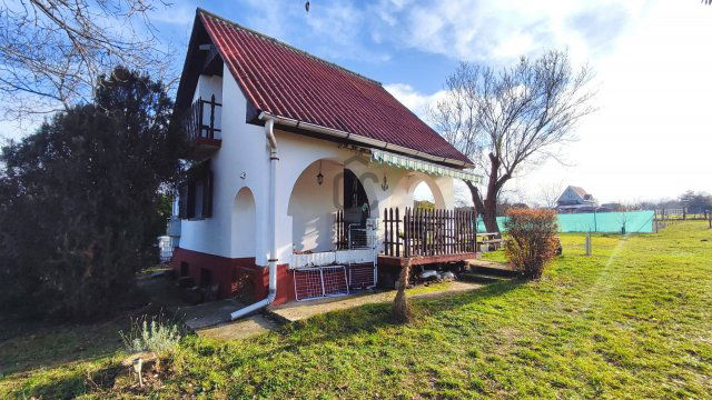 Eladó nyaraló, Siófokon 39.9 M Ft, 2 szobás