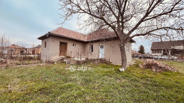 Eladó családi ház, Mezőkeresztesen 12 M Ft, 2 szobás