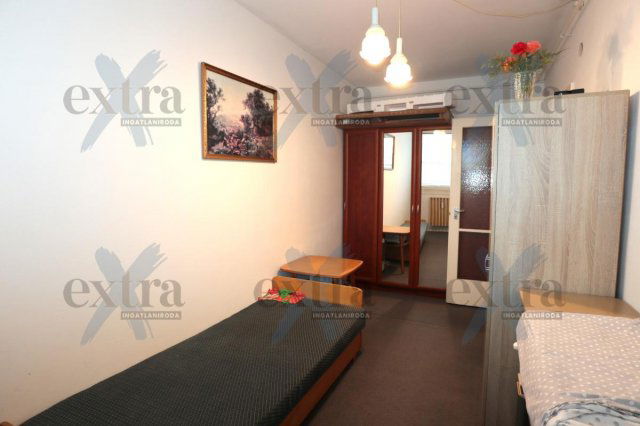 Eladó panellakás, Szegeden 42.5 M Ft, 2 szobás