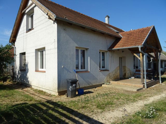Eladó családi ház, Csempeszkopácson 59.9 M Ft, 5 szobás