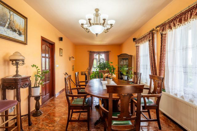 Eladó családi ház, Székesfehérvárott 285 M Ft, 6 szobás