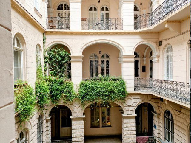 Eladó téglalakás, Budapesten, VI. kerületben 96.4 M Ft, 2 szobás