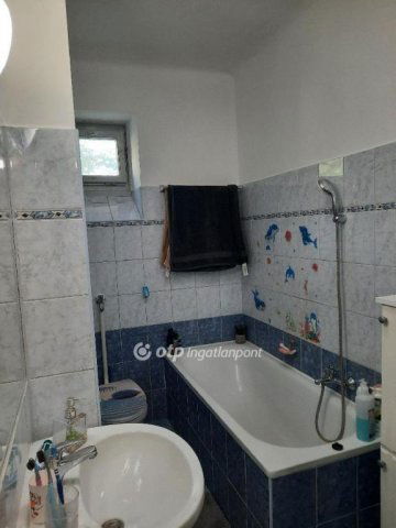 Eladó téglalakás, Pécsett 64.9 M Ft, 3 szobás