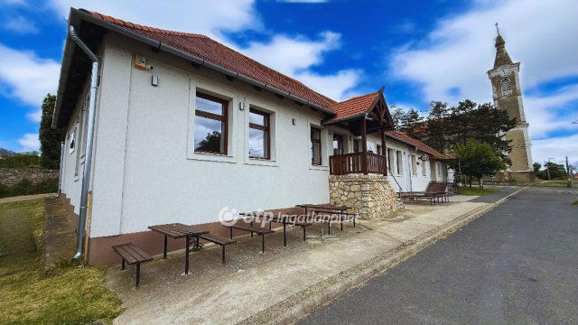 Eladó üzlethelyiség, Gyulakeszin 169 M Ft / költözzbe.hu