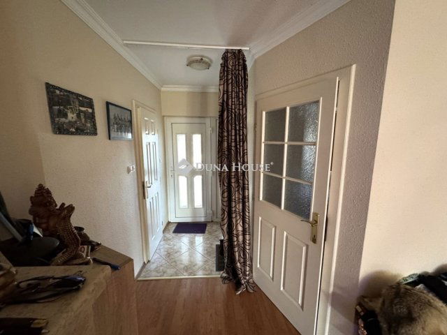 Eladó családi ház, Esztergomban 115 M Ft, 4 szobás