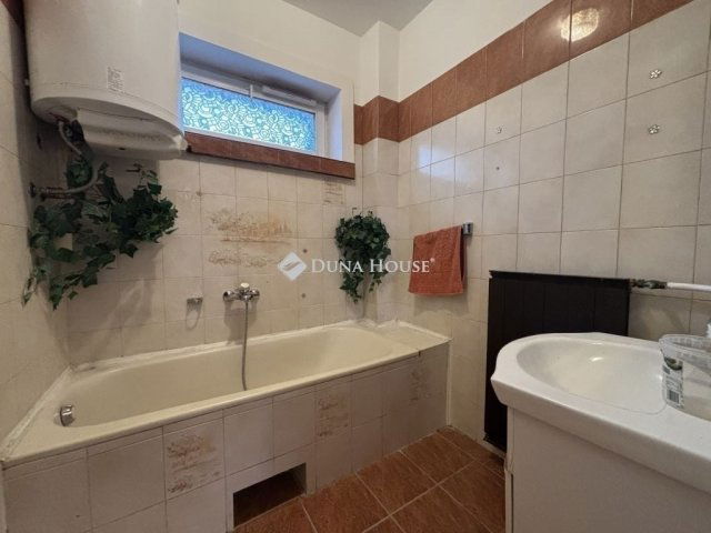 Eladó családi ház, Dunaharasztin 120 M Ft, 6 szobás