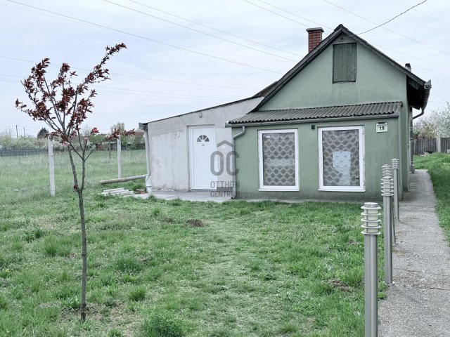 Eladó családi ház, Győrött 34.99 M Ft, 2 szobás