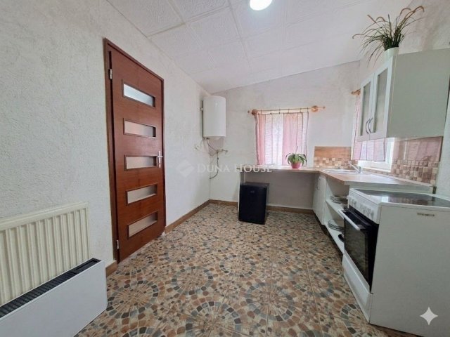 Eladó családi ház, Tápiószecsőn 32 M Ft, 1 szobás