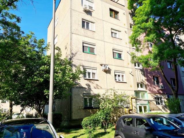 Eladó panellakás, Békéscsabán, Tulipán utcában 39.99 M Ft