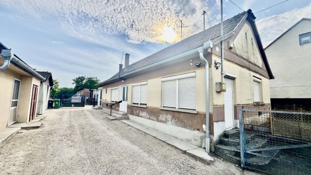 Eladó családi ház, Szabadbattyánban 42.5 M Ft, 2+1 szobás