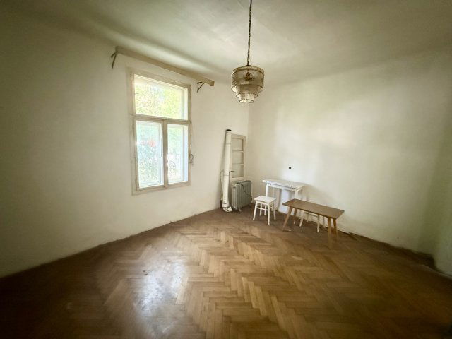 Eladó téglalakás, XVI. kerületben, Kézbesítő utcában