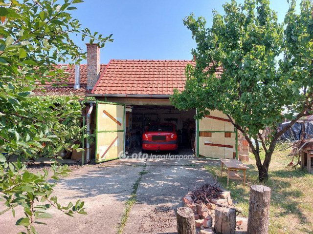 Eladó családi ház, Jászberényben 46 M Ft, 3 szobás