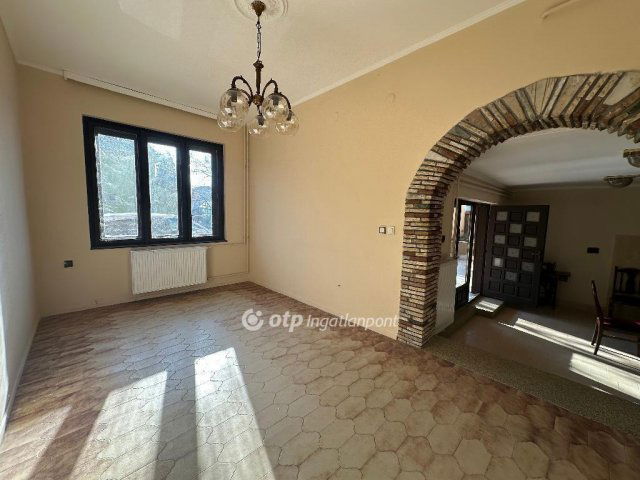 Eladó családi ház, Orosházán 79.99 M Ft, 7 szobás