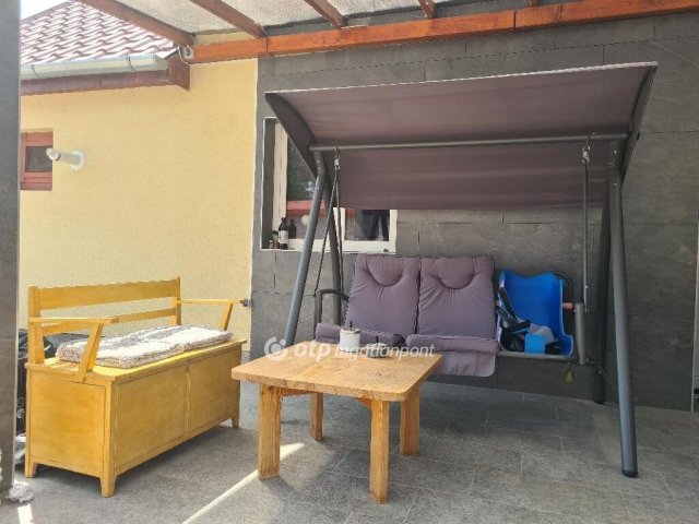 Eladó családi ház, Törtelen 50 M Ft, 4 szobás