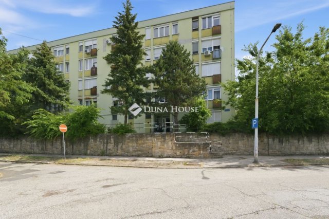 Eladó téglalakás, Tatabányán, Béla Király körtéren 34.9 M Ft