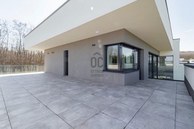 Eladó családi ház, Mogyoródon 550 M Ft, 7 szobás