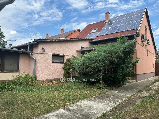Eladó családi ház, Szentesen 66.9 M Ft, 3 szobás