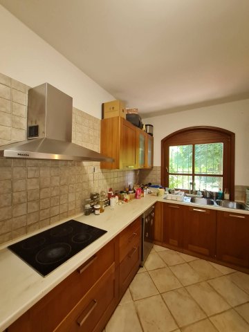 Eladó családi ház, Kesztölcön 135 M Ft, 6 szobás