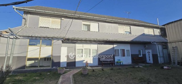 Eladó családi ház, Mikepércsen 550 M Ft, 35+5 szobás