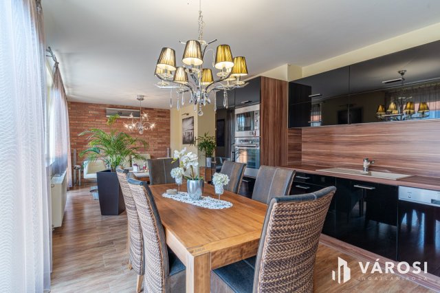 Eladó téglalakás, Szegeden 107.9 M Ft, 5 szobás