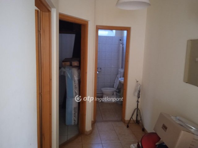Eladó családi ház, Gyöngyösön 68 M Ft, 5 szobás