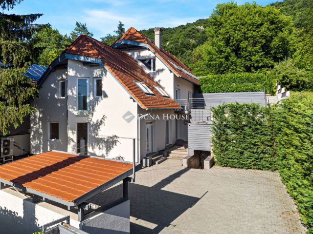 Eladó családi ház, Csobánkán 350 M Ft, 7 szobás
