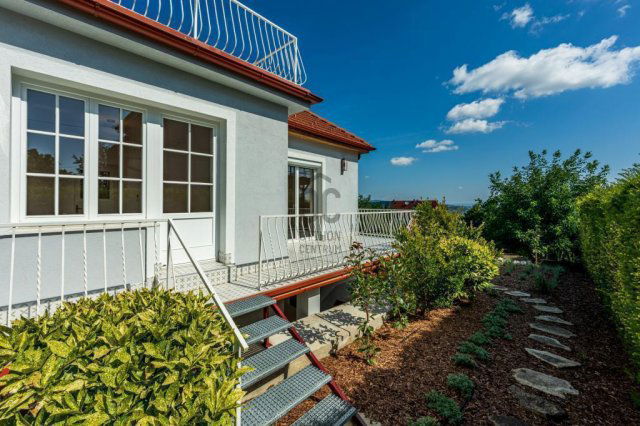 Eladó családi ház, Budapesten, III. kerületben 312 M Ft