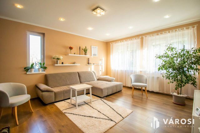 Eladó családi ház, Székesfehérvárott 132.9 M Ft, 6 szobás