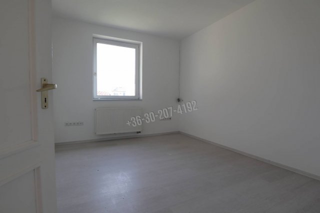 Eladó családi ház, Sándorfalván 67 M Ft, 4 szobás