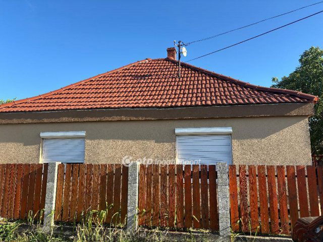 Eladó családi ház, Vináron 27.7 M Ft, 2+2 szobás