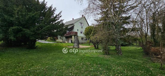 Eladó családi ház, Ercsiben 59.9 M Ft, 5 szobás