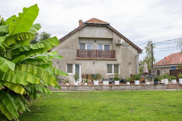 Eladó családi ház, Cegléden 86.9 M Ft, 4+1 szobás