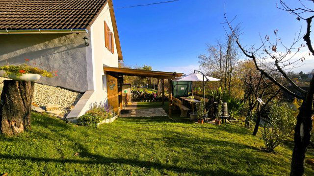 Eladó nyaraló, Pécselyen 75 M Ft, 4 szobás