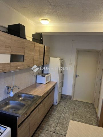 Eladó családi ház, Cegléden 27.5 M Ft, 2 szobás