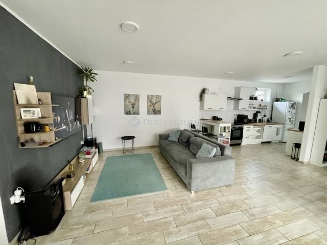 Eladó családi ház, Dabason 89.9 M Ft, 4 szobás