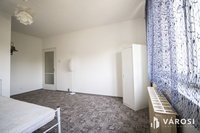 Eladó panellakás, Békéscsabán 22.5 M Ft, 1 szobás