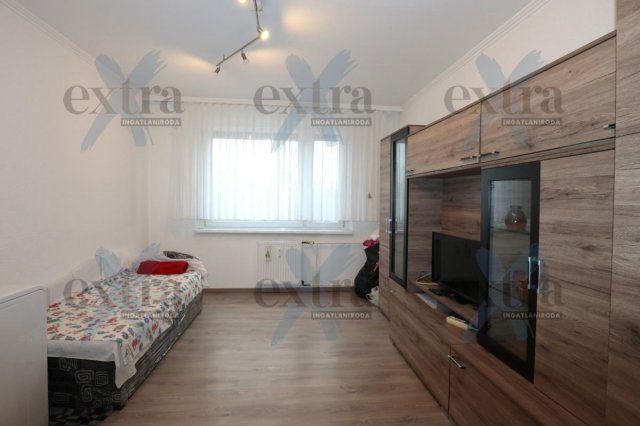 Eladó panellakás, Szegeden 49.9 M Ft, 2 szobás