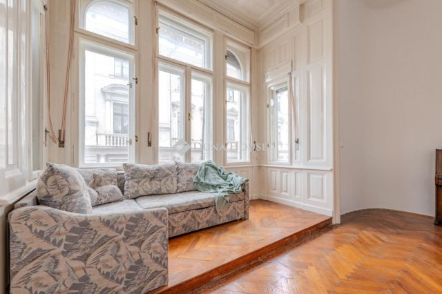 Eladó téglalakás, Budapesten, V. kerületben 173.5 M Ft, 2 szobás