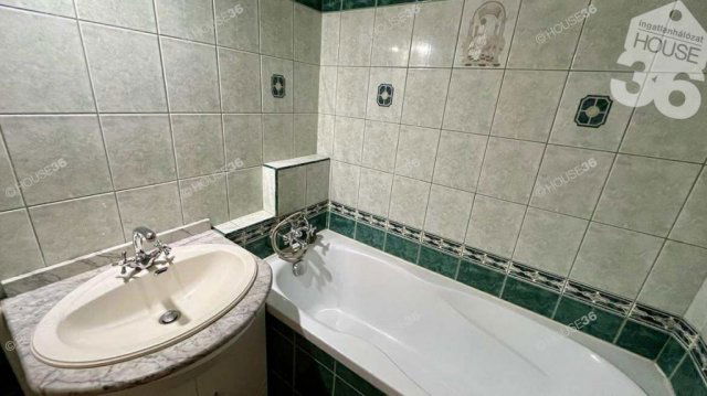 Eladó panellakás, Kecskeméten 43.9 M Ft, 3 szobás