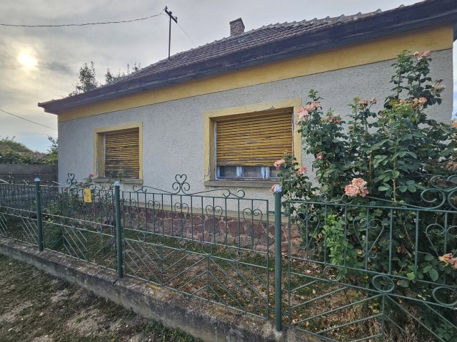 Eladó családi ház, Rábasebesen 12 M Ft, 3 szobás