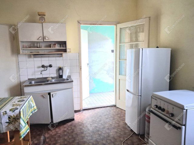 Eladó téglalakás, Komáromban 22 M Ft, 1 szobás