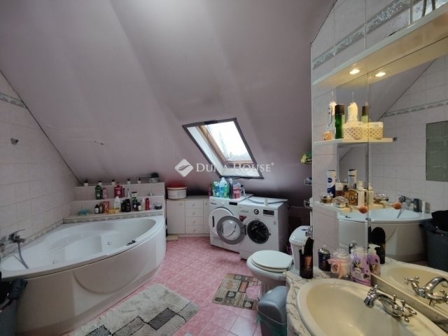 Eladó ikerház, Vecsésen 105 M Ft, 6 szobás